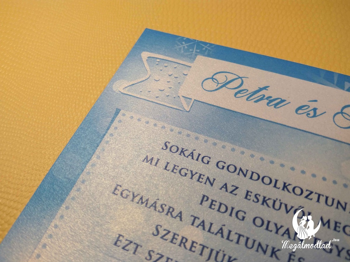 Nyomtatott jégvirág téli esküvői meghívó kék havas designnal